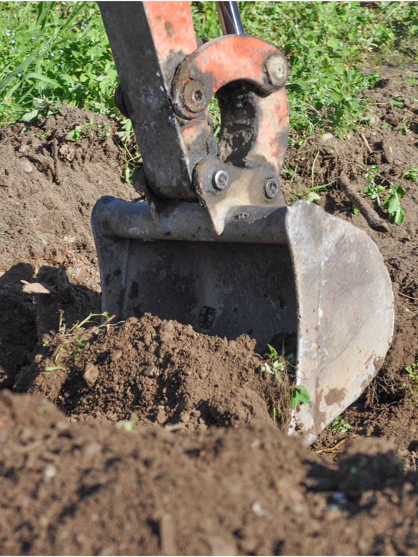 What are the steps in planning & building a dry creek bed? – Texoma Excavation & Construction